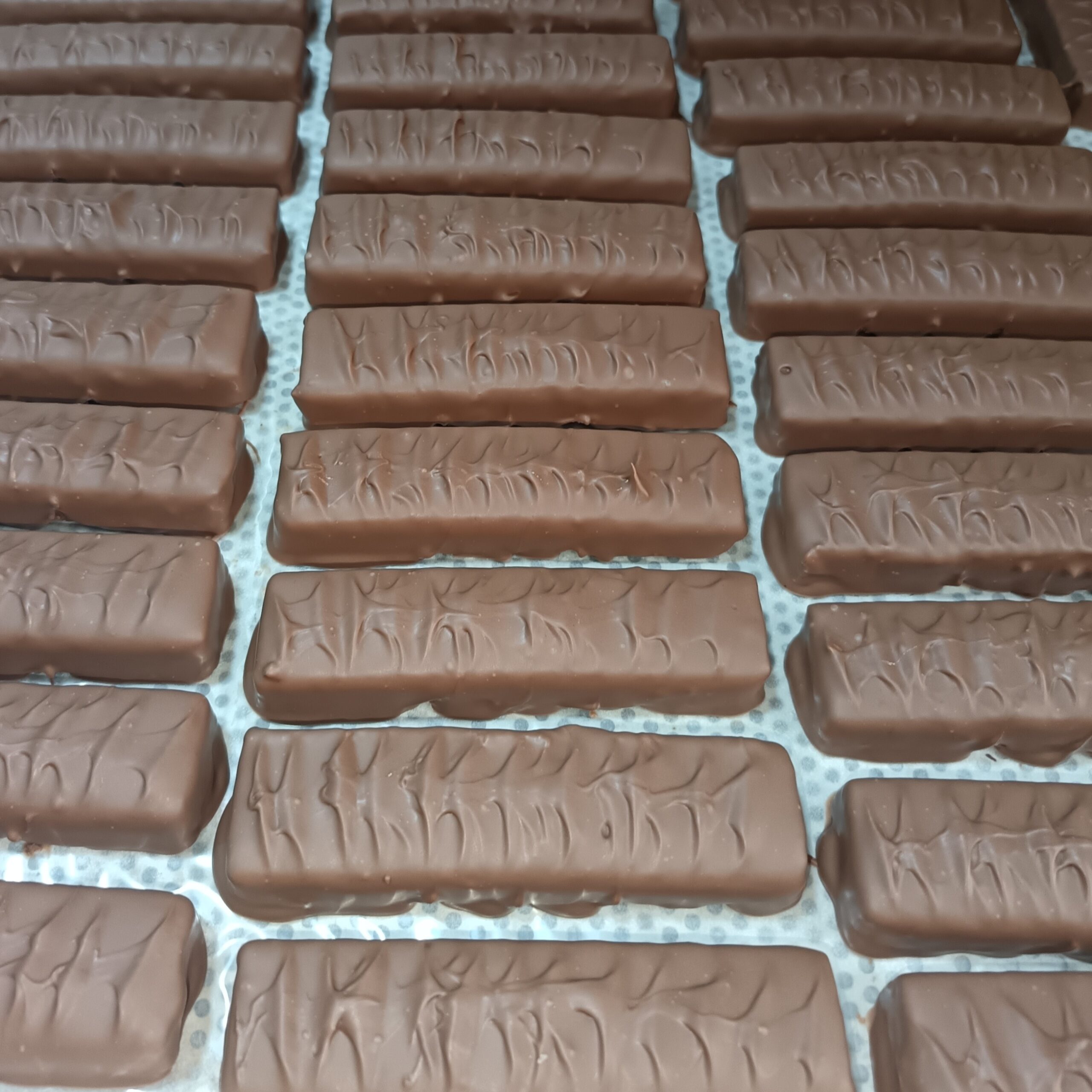 3 Barres pralinées chocolat au lait 35 % – Image 2