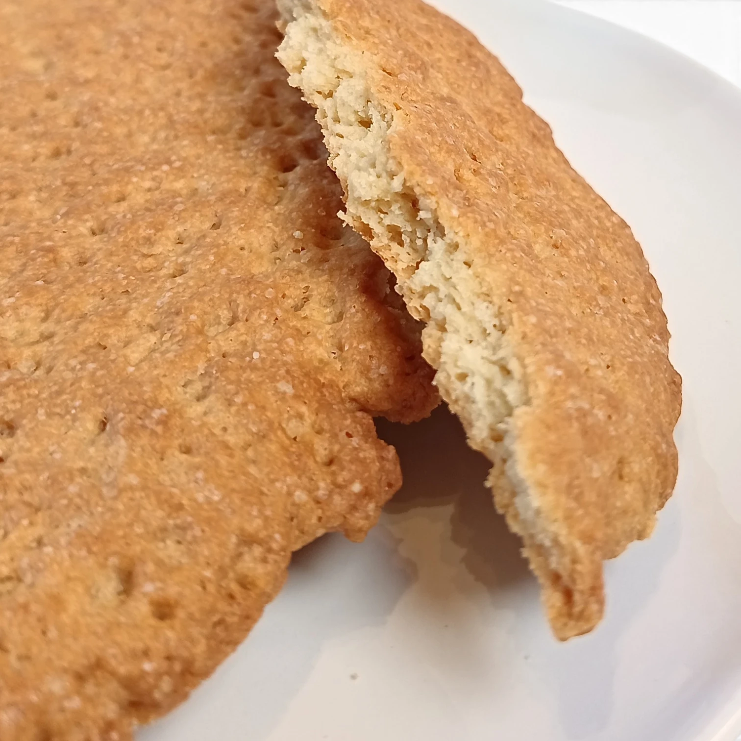 morceaux de gibassier dans une assiette