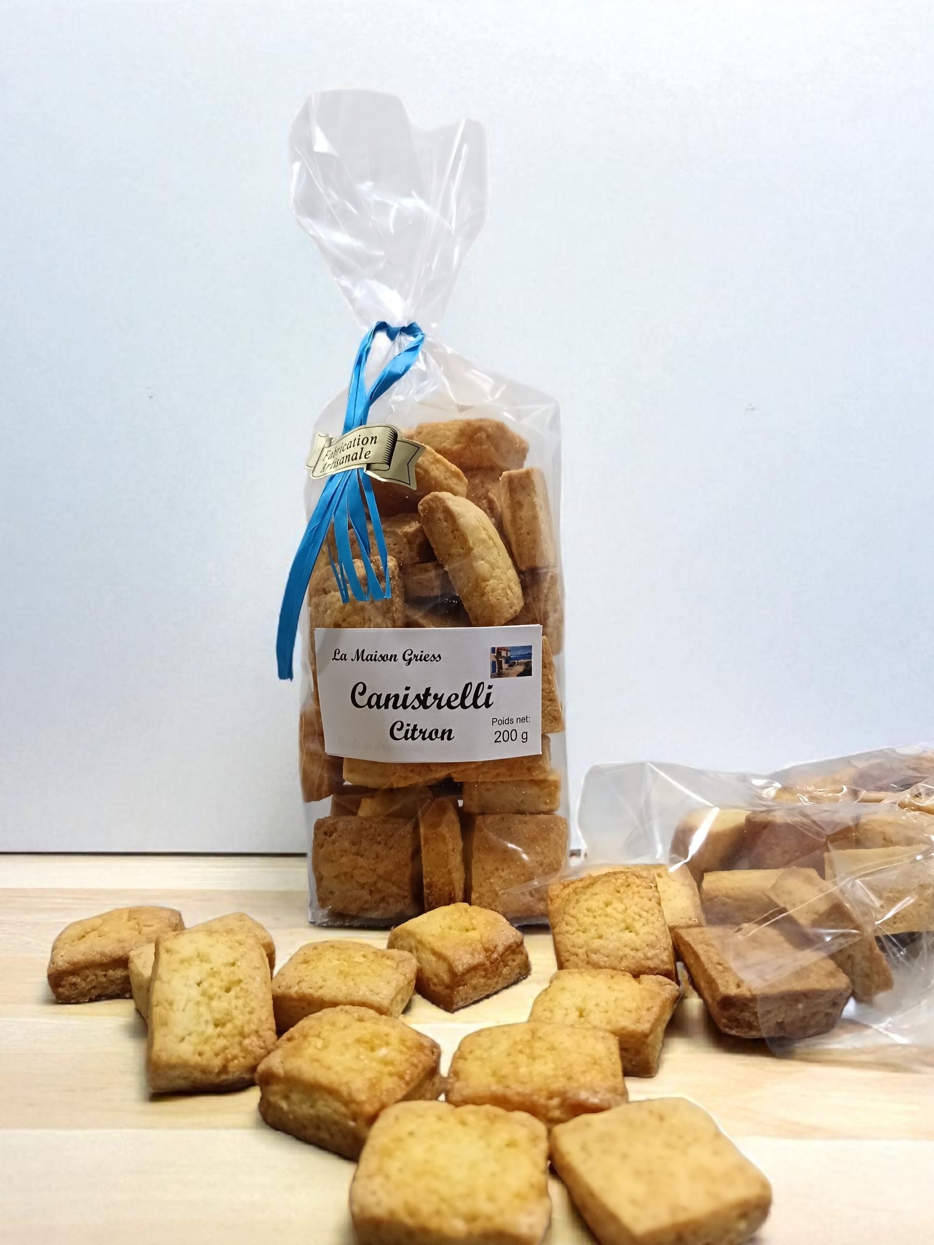 sachet de biscuit canistrelli au citron avec des canistrelli autour