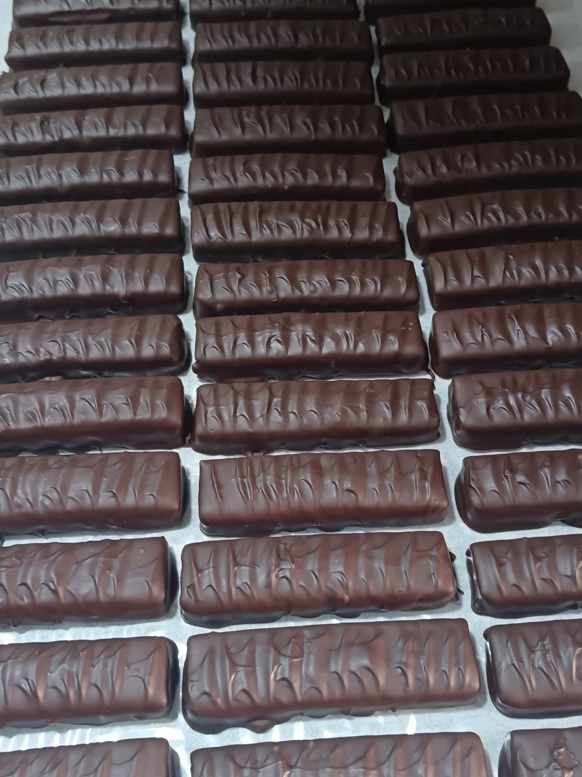 3 Barres pralinées chocolat noir 65 % – Image 2