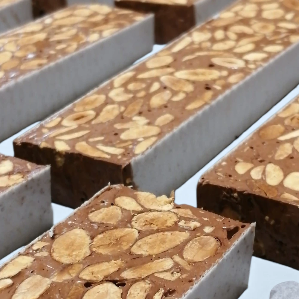 nougat blanc au chocolat et amandes de la maison griess à cadolive