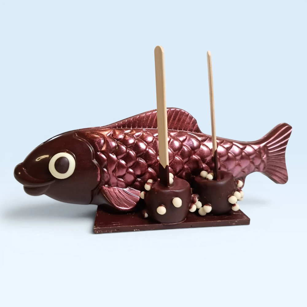 grand poisson décoré en chocolat noir de la maison griess à cadolive pour paques 2027