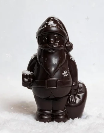 pere noel en chocolat noir dans un decor de neige à cadolive chocolatier la maison griess